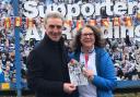 Reading legend returns 40 years on to sign photo for long-time supporter