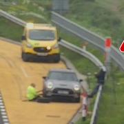 M4 delays after mini breaks down on the motorway
