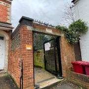 The gate to the passageway running between Cardigan Gardens and Upper Redlands Road in East Reading has been reinstated. Credit: James Aldridge, Local Democracy Reporting Service