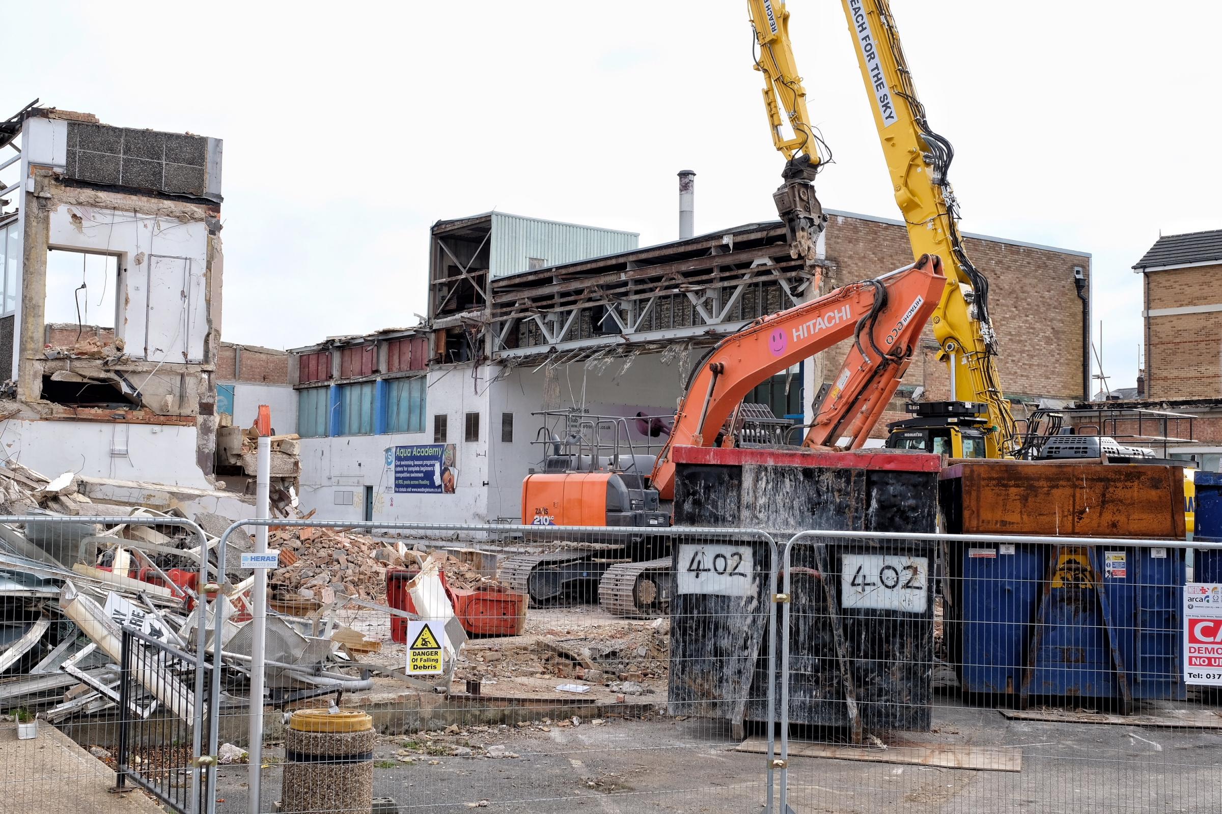 PICTURED: Reading Central Swimming Pool demolition - Pictures: Mike Swift.