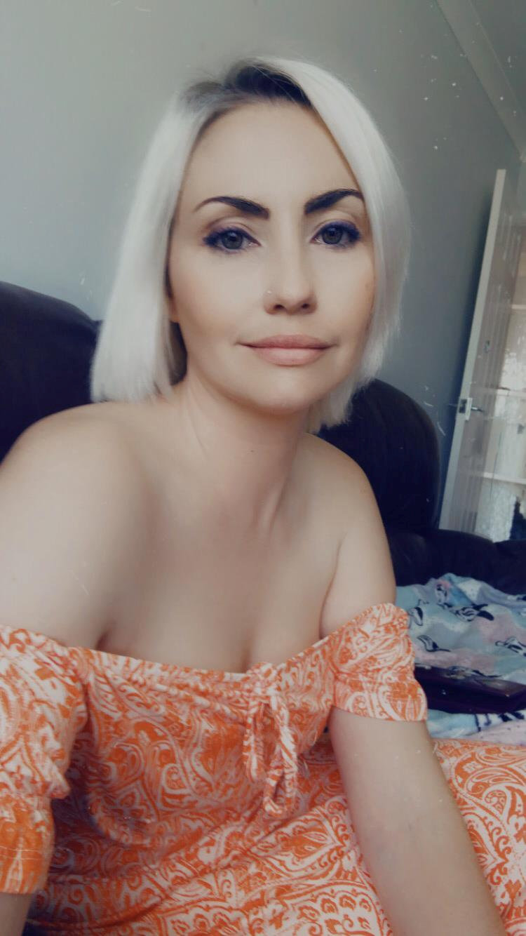Shelly Young. See SWNS story SWBRsepsis; A mum left fighting for her life from an infection developed after giving birth is calling for lessons to be learned following NHS failures to recognize symptoms of sepsis. Shelly Young, 33, was readmitted to