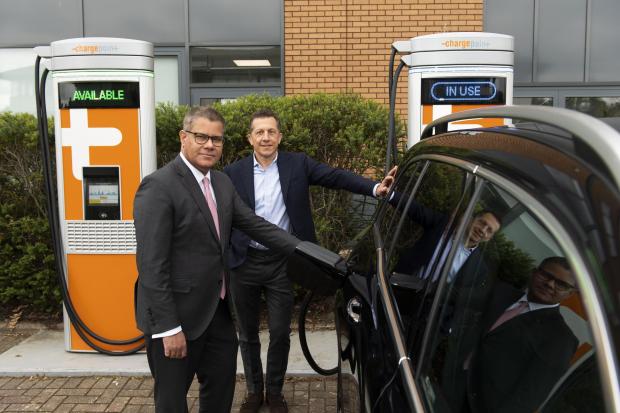Rt Hon Alok Sharma and Pasquale Romano, CEO of ChargePoint, operating a ChargePoint station. Credit: Clarity Global