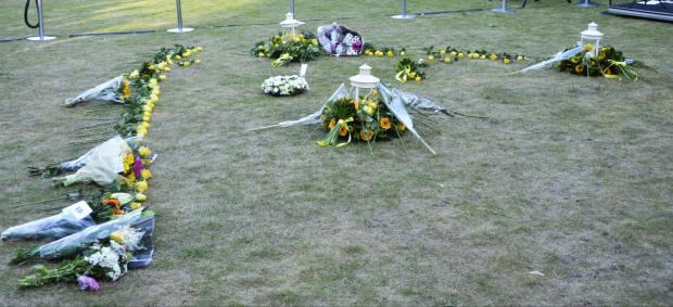 Reading Chronicle: Flowers laid for the Forbury Gardens victims