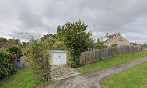 Reading Chronicle: 5 Stoneham Close in Tilehurst. The landowner wants to build a new house to provide two new homes on land to the rear. Credit: Google Maps