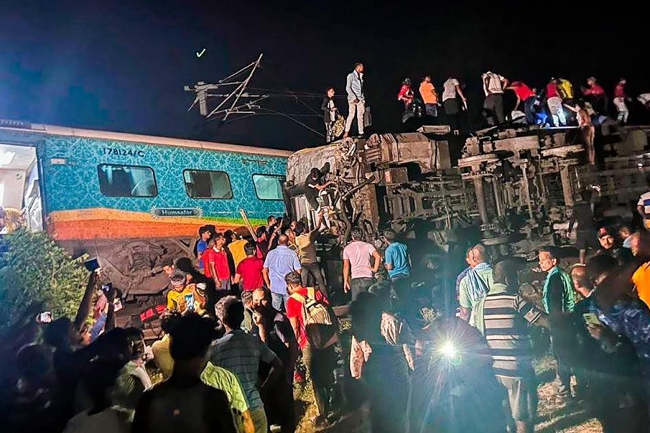 Passenger train derails in India, killing at least 50 | Reading Chronicle