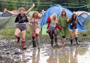 Reading Chronicle: PICTURED: A muddy Reading Festival