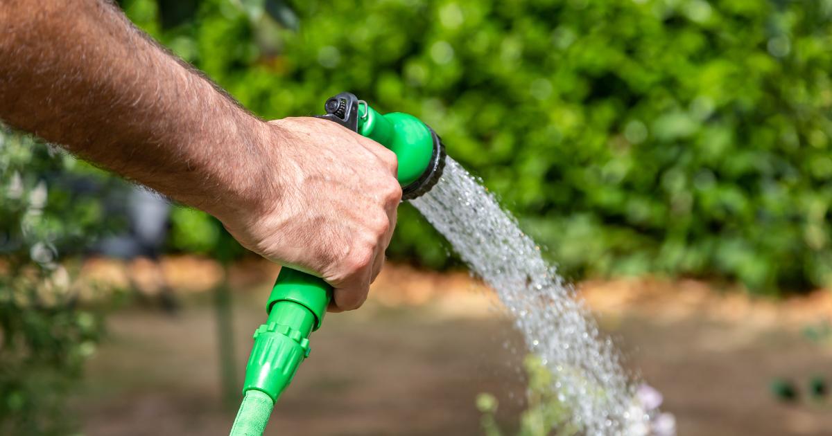 Thames Water extends UK hosepipe ban into Autumn