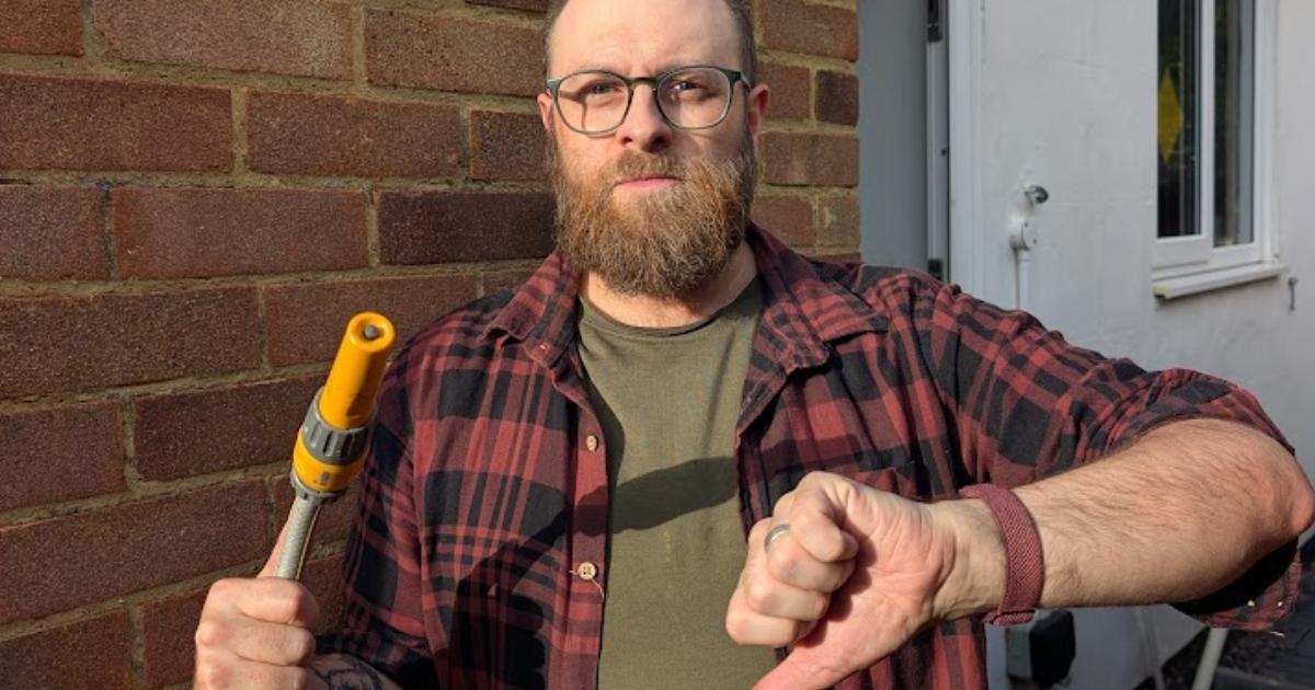 Thames Water blasted in Reading for ongoing hosepipe ban